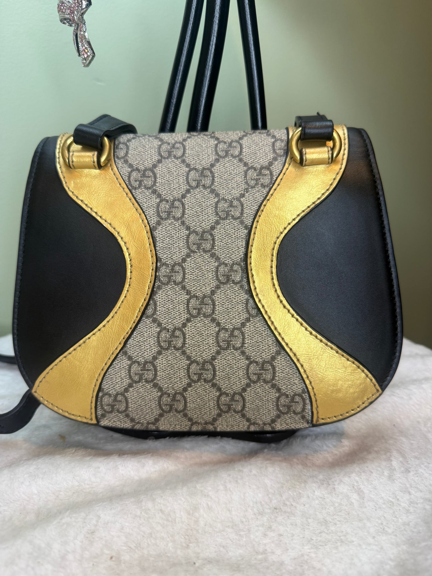 1120. Gucci GG Supreme Small Osiride Shoulder Bag