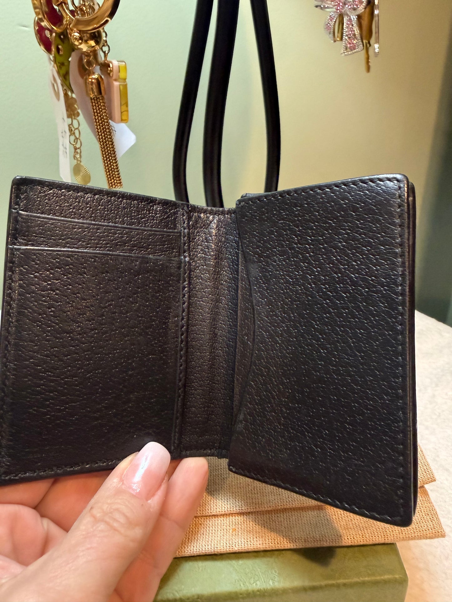 507. Gucci GG Black Card Holder