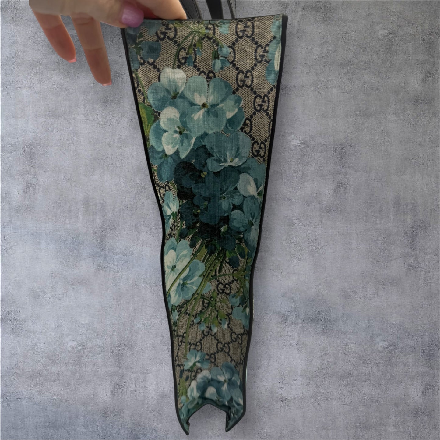 856. Gucci GG Supreme Blue Blooms Convertible Tote