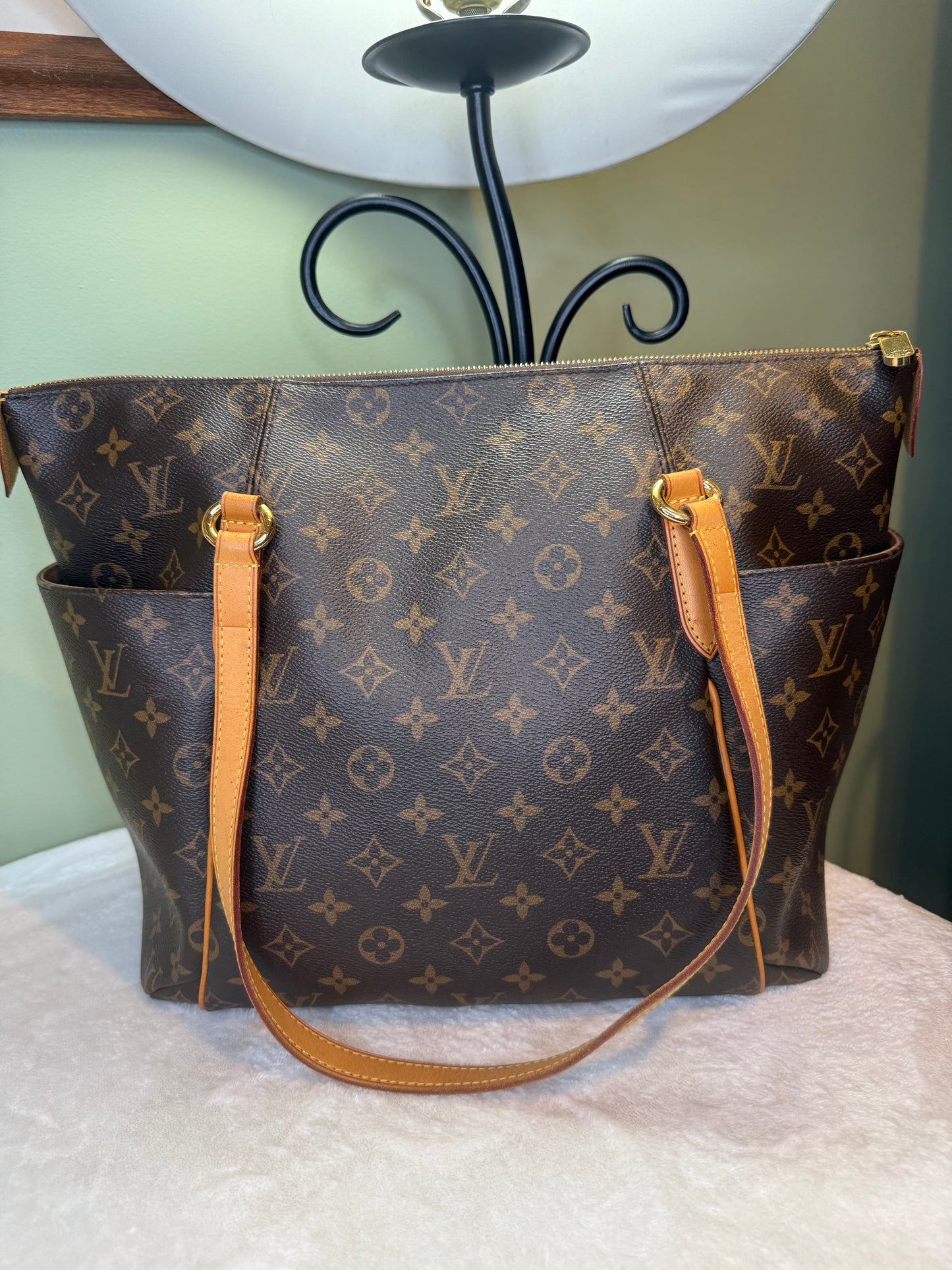 1914. Louis Vuitton Monogram Totally MM