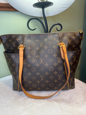 1914. Louis Vuitton Monogram Totally MM