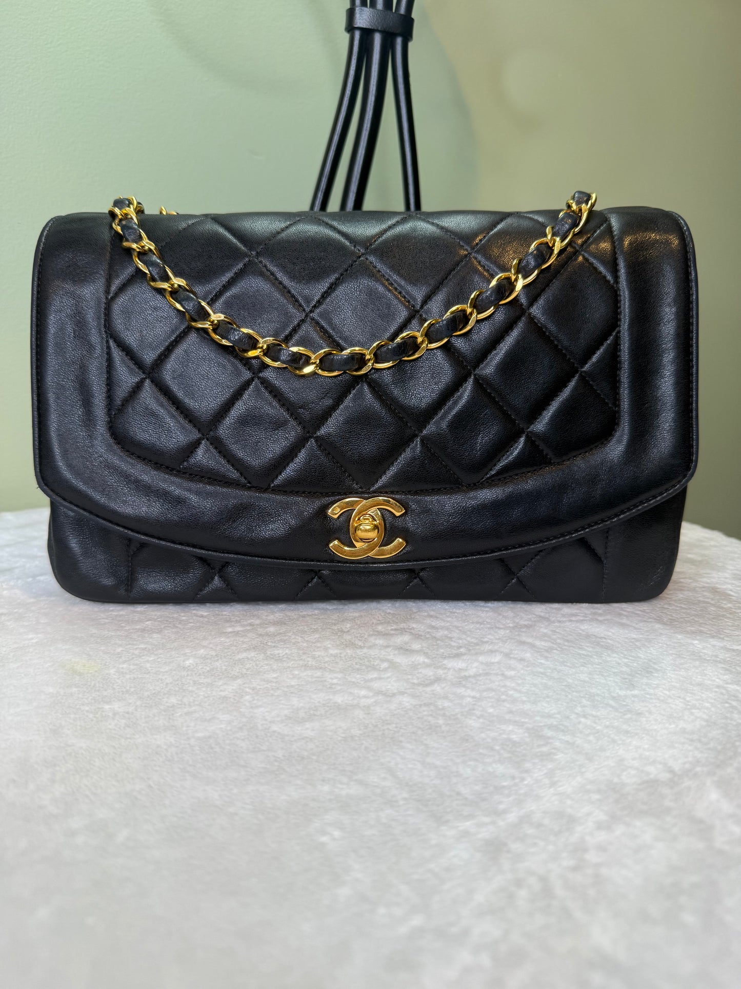 1708. Chanel Vintage Diana Lambskin (Series 2)