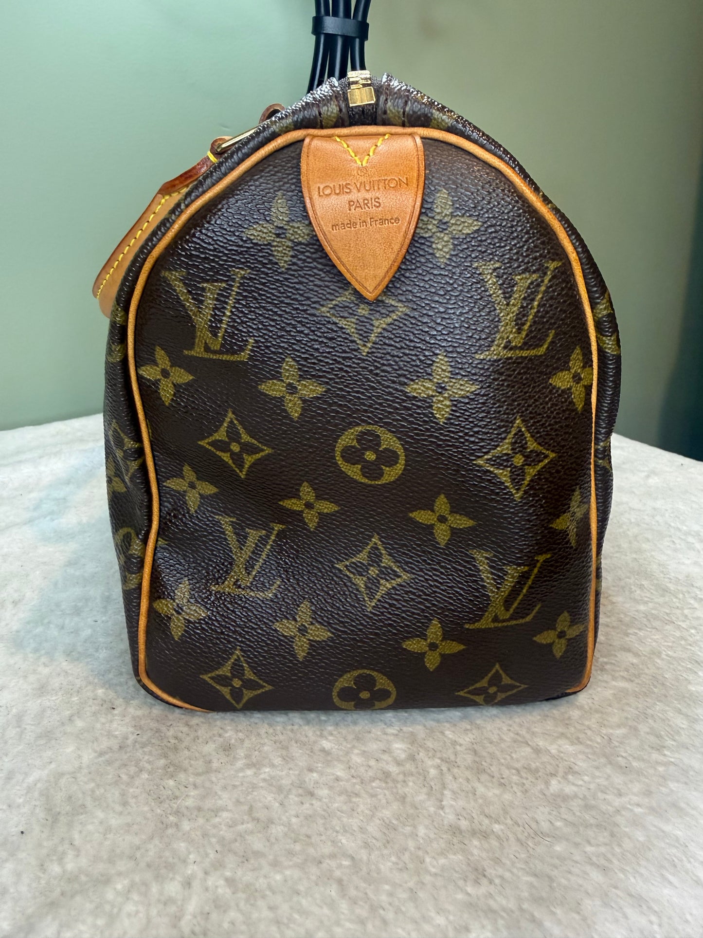 1549. Louis Vuitton Monogram Speedy 25