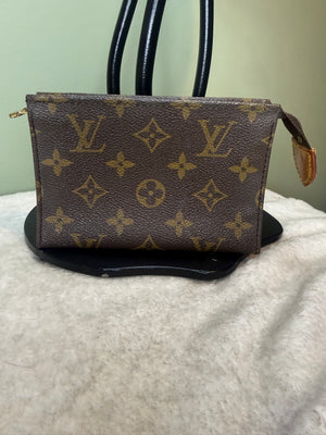 1398. Louis Vuitton Monogram Bucket Pouch PM