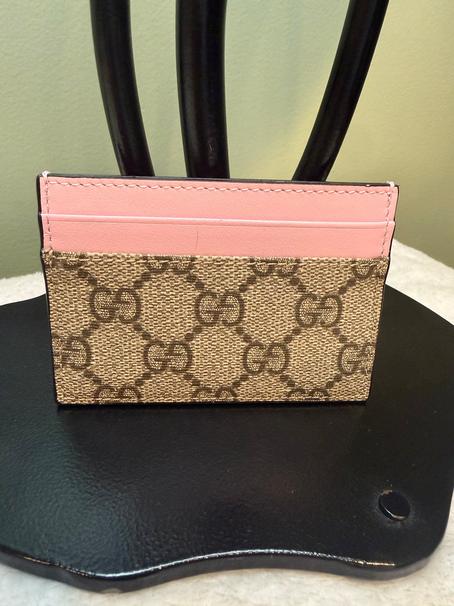 1506. Gucci GG Supreme Card Holder with Pink Leather