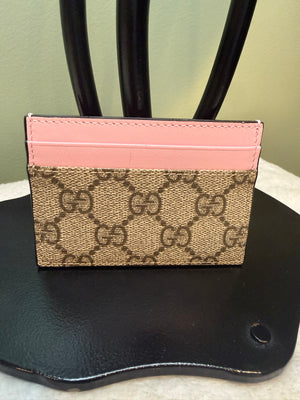 1506. Gucci GG Supreme Card Holder with Pink Leather
