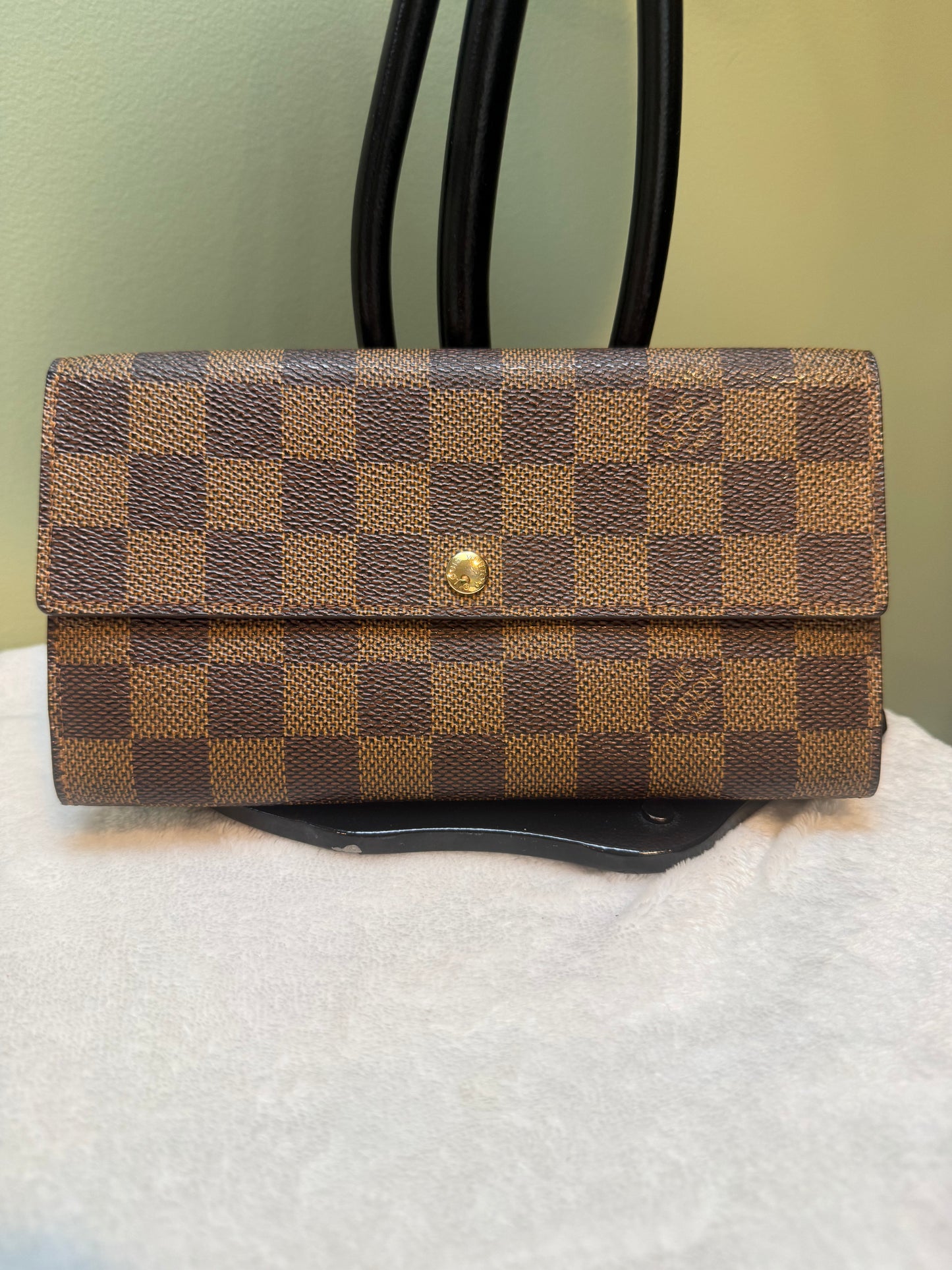 1871. Louis Vuitton Damier Ebene Sarah Wallet