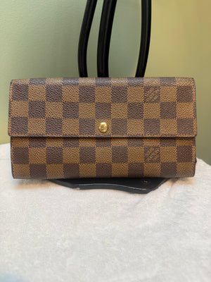 1871. Louis Vuitton Damier Ebene Sarah Wallet