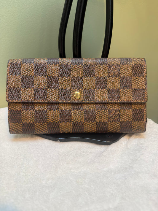 1871. Louis Vuitton Damier Ebene Sarah Wallet