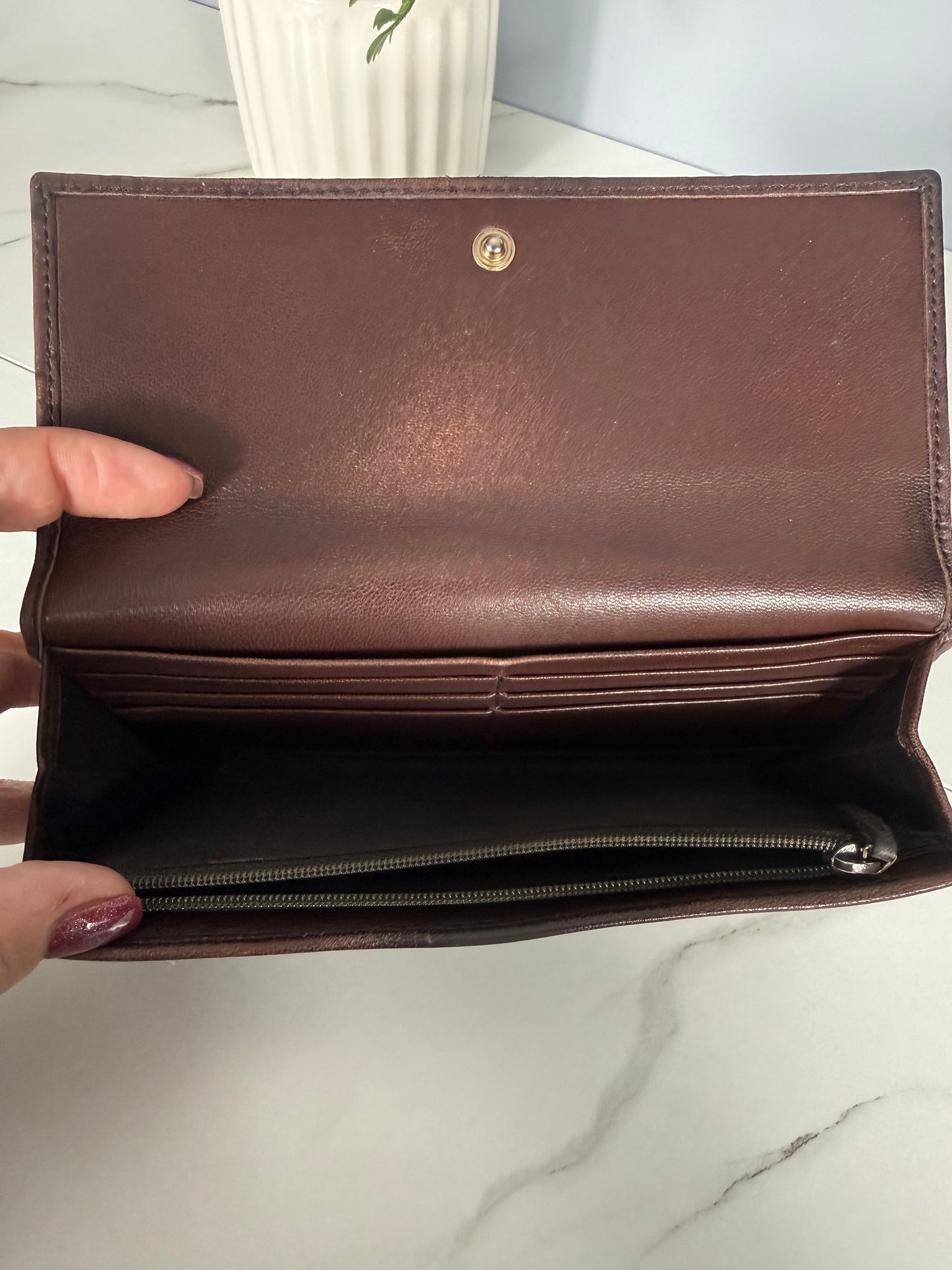 2200. Gucci brown Leather Guccissima Wallet