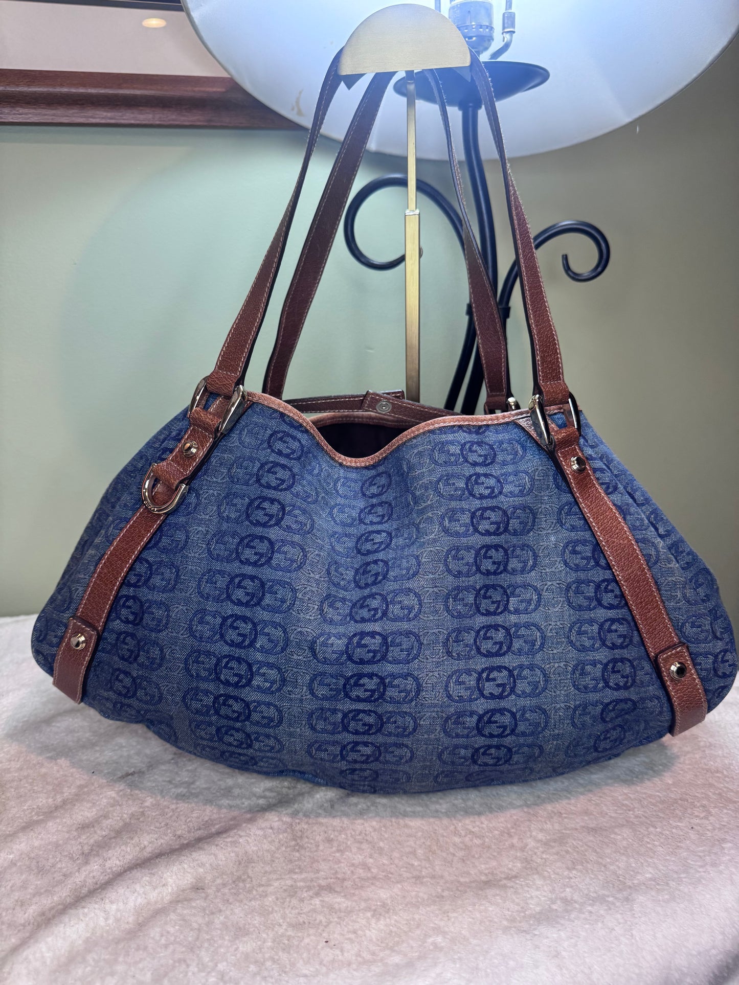 1384. Gucci GG Denim Abbey Shoulder bag