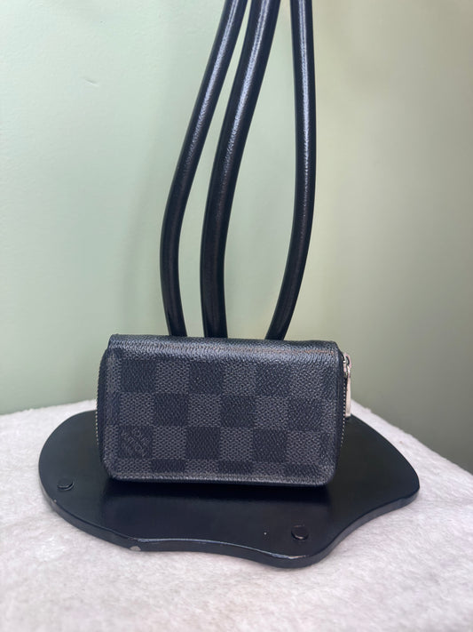 1390. Louis Vuitton Damier Graphite Zip Card Holder